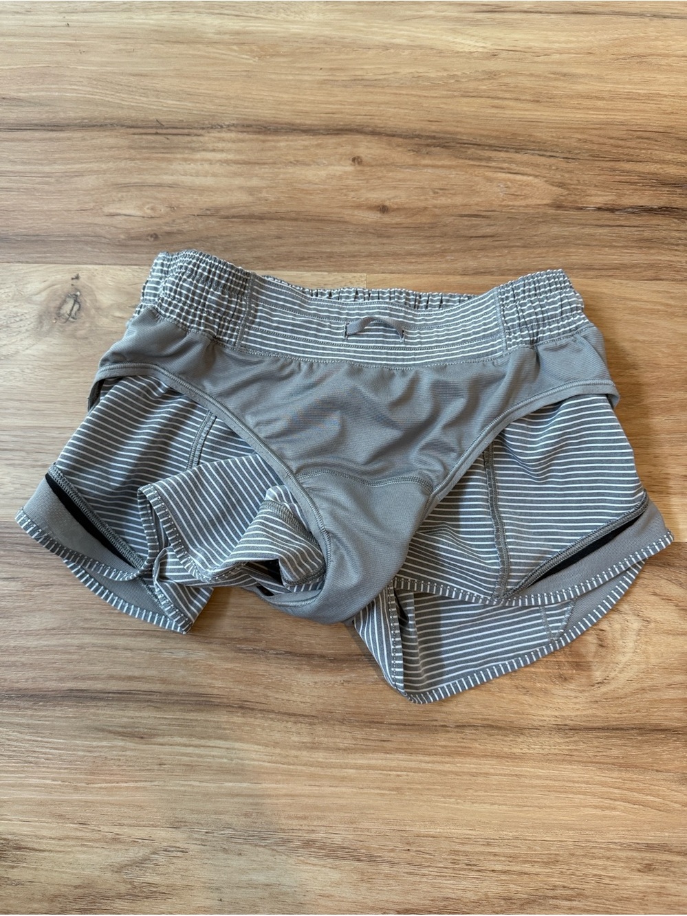Lululemon Hotty Hot Low-Rise Lined Short Size 6 - Picture 6 of 7
